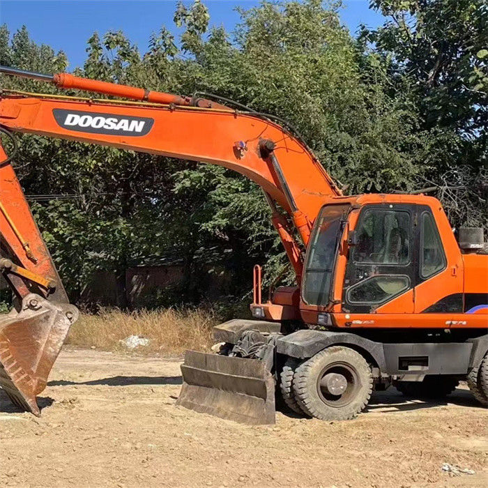 कम कीमत 22 टन इस्तेमाल किया कोरियाई पहिया खुदाई Doosan DX 210W-7 कम काम के घंटे के साथ