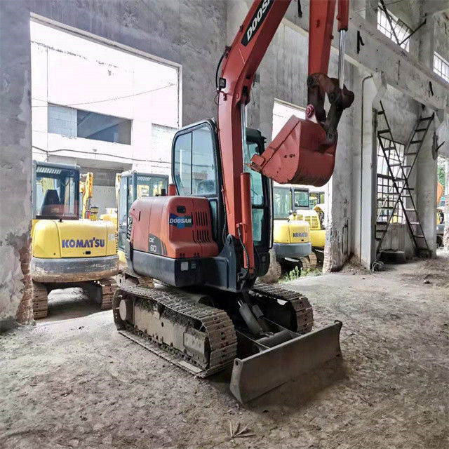 काम के लिए तैयार और अनुभवी इस्तेमाल किया कोरिया आयातित 6 टन Doosan DX 55 अच्छी स्थिति में