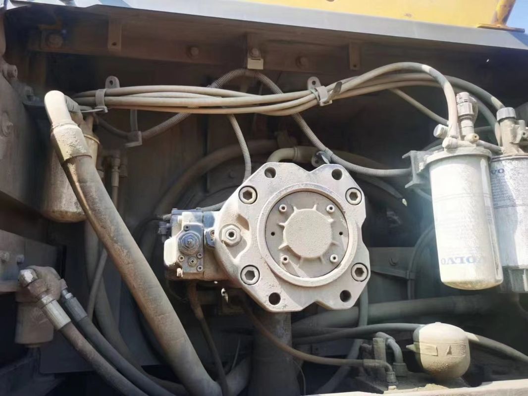 स्वीडन से आयातित उच्च गुणवत्ता वाली वोल्वो EC380 क्रॉलर खुदाई मशीन लगभग नई इस्तेमाल किया