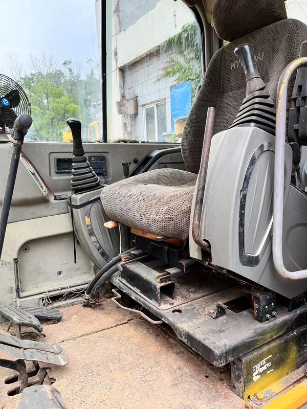 प्रयुक्त हुंडई आर60 बाल्टी क्षमता अधिकतम 0.18 एम3 5.6m परिवहन लंबाई