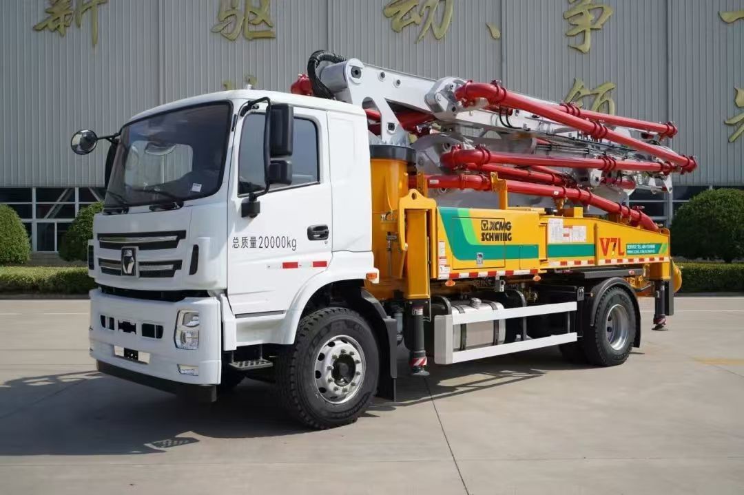 6×4 या 8×4 ड्राइव काम करने के लिए तैयार XCMG. HB37A कंक्रीट वितरण और डालने के लिए 37 मीटर कंक्रीट पंप ट्रक