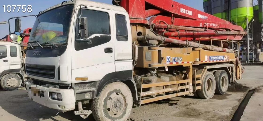6×4 या 8×4 ड्राइव काम करने के लिए तैयार XCMG. HB37A कंक्रीट वितरण और डालने के लिए 37 मीटर कंक्रीट पंप ट्रक