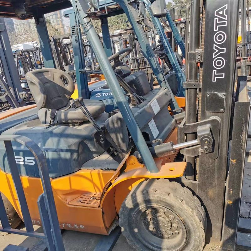 जापान इस्तेमाल किया कॉम्पैक्ट इलेक्ट्रिक फोर्कलिफ्ट TOYOTA 2.5 टन फोर्कलिफ्ट इंजन शक्ति