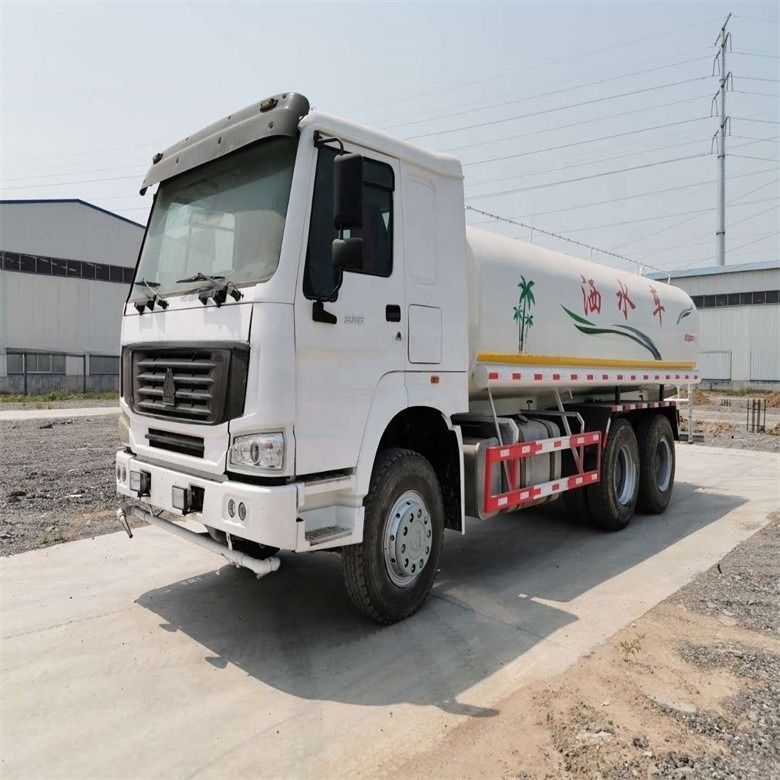 सिनो ट्रक HOWO 6x4 वाटर ट्रक 12-16 मीटर छिड़काव क्षेत्र 25000kg सकल वाहन वजन