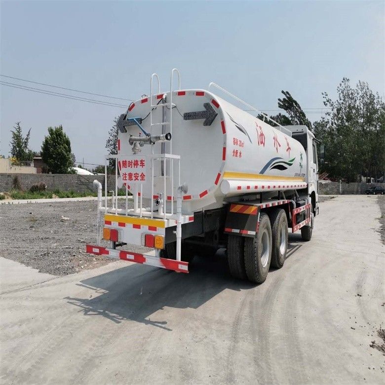सिनो ट्रक HOWO 6x4 वाटर ट्रक 12-16 मीटर छिड़काव क्षेत्र 25000kg सकल वाहन वजन