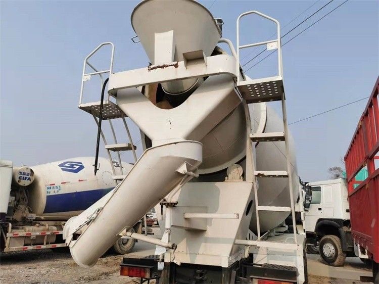 सेकंड हैंड शैकमैन F3000 कंक्रीट सीमेंट मिक्सर ट्रक 20r/min मिक्सिंग ड्रम गति के साथ