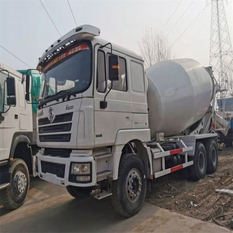 सेकंड हैंड शैकमैन F3000 कंक्रीट सीमेंट मिक्सर ट्रक 20r/min मिक्सिंग ड्रम गति के साथ