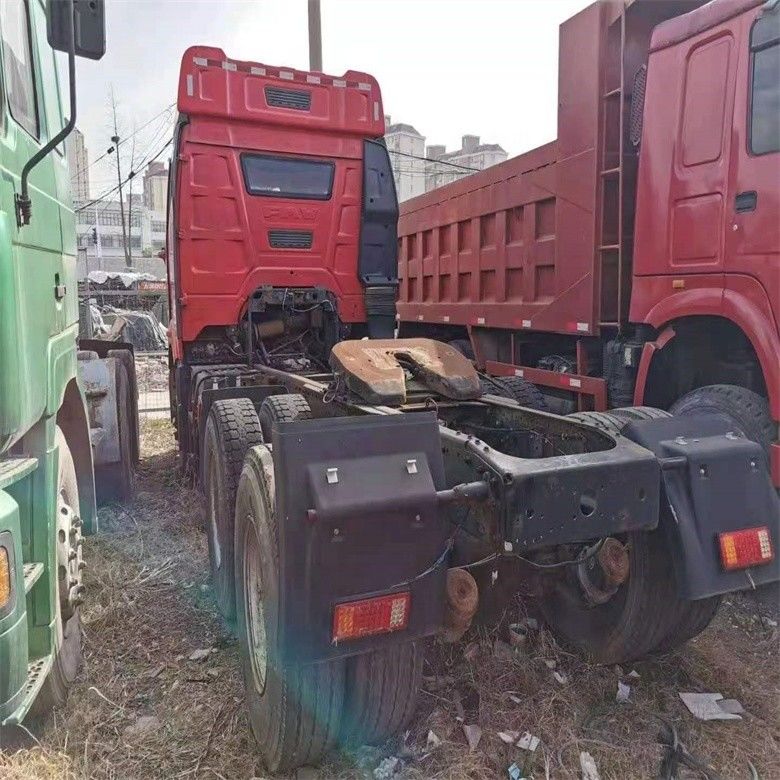 10 आगे की शिफ्ट संख्या इस्तेमाल किया गया फव ट्रैक्टर मल्टीमीडिया प्रणाली के साथ भारी ट्रक 6*4