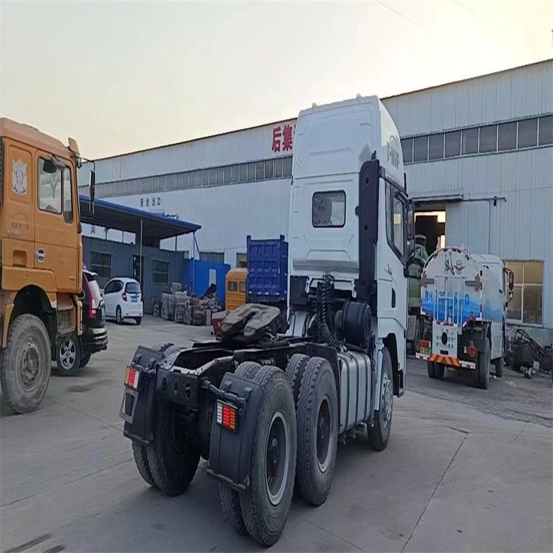 सेकंड हैंड शैकमैन 6 X 4 एडीई X3000 सामान्य ड्राइवर की सीट और मैनुअल ट्रांसमिशन के साथ