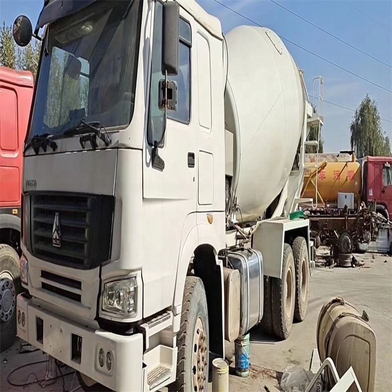 7M3/घंटा उत्पादकता इस्तेमाल किया HOWO कंक्रीट मिक्सर ट्रक 6*4 371HP 375HP अच्छी स्थिति में