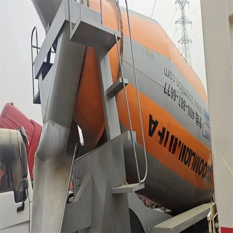 7M3/घंटा उत्पादकता इस्तेमाल किया HOWO कंक्रीट मिक्सर ट्रक 6*4 371HP 375HP अच्छी स्थिति में