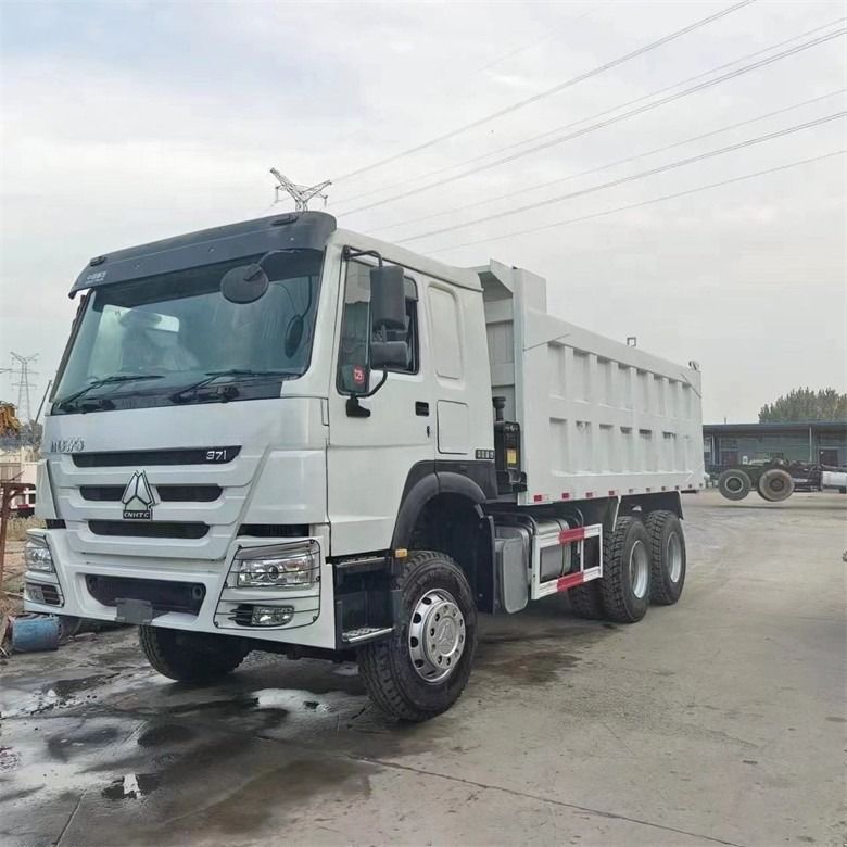 मल्टीमीडिया सिस्टम 6x4 Howo डंप ट्रक Sinotruck 371 LHD और बाएं स्टीयरिंग के साथ सुसज्जित