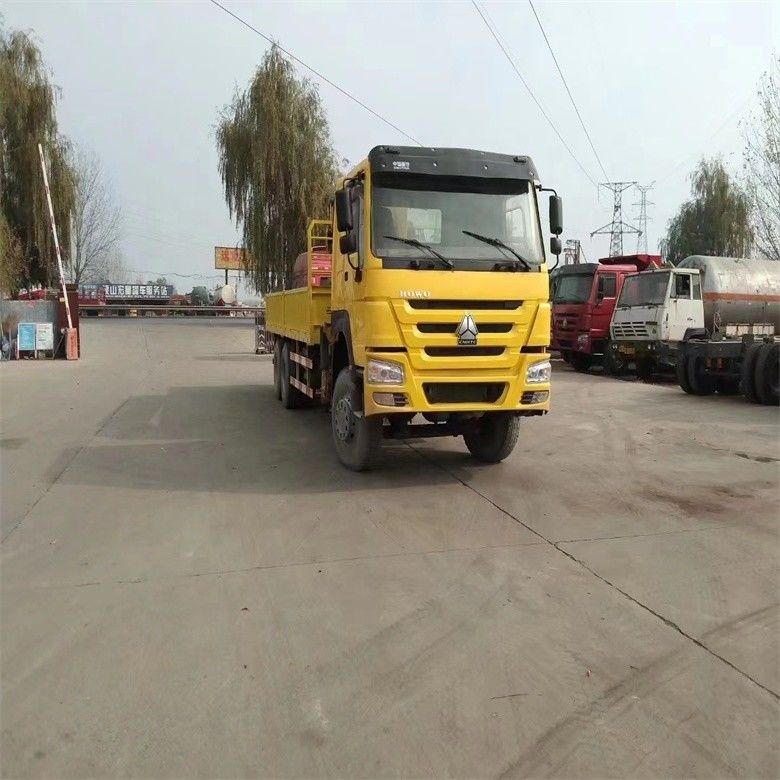 मूल हाइड्रोलिक सिलेंडर के साथ Sinotruk WD615 इंजन मॉडल 10 टन ट्रक घुड़सवार क्रेन