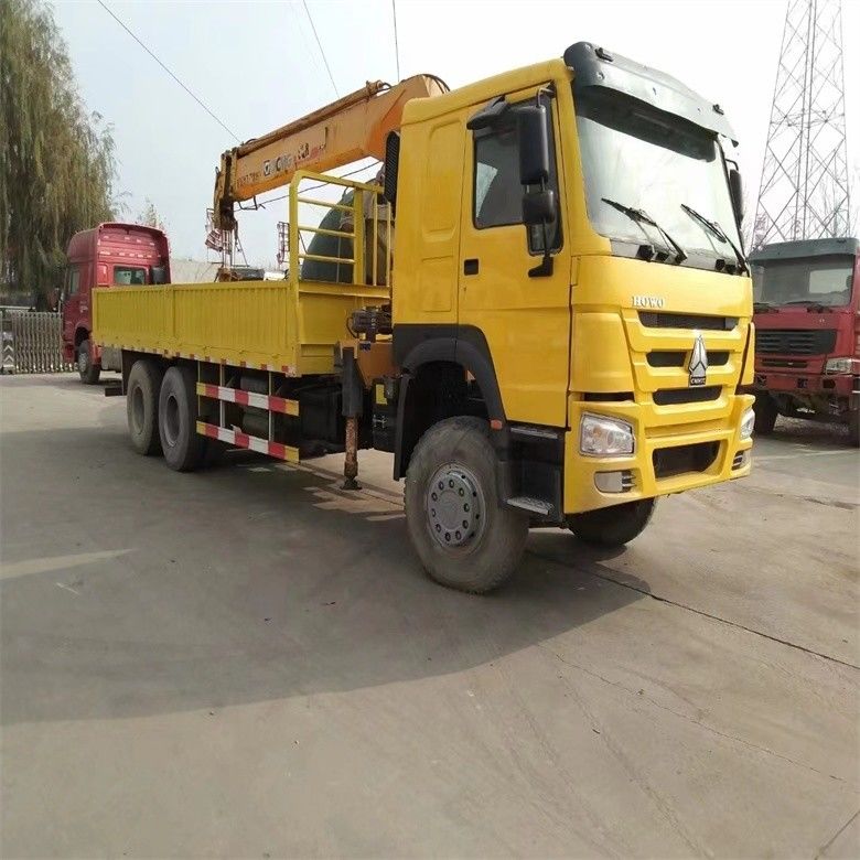 मूल हाइड्रोलिक सिलेंडर के साथ Sinotruk WD615 इंजन मॉडल 10 टन ट्रक घुड़सवार क्रेन
