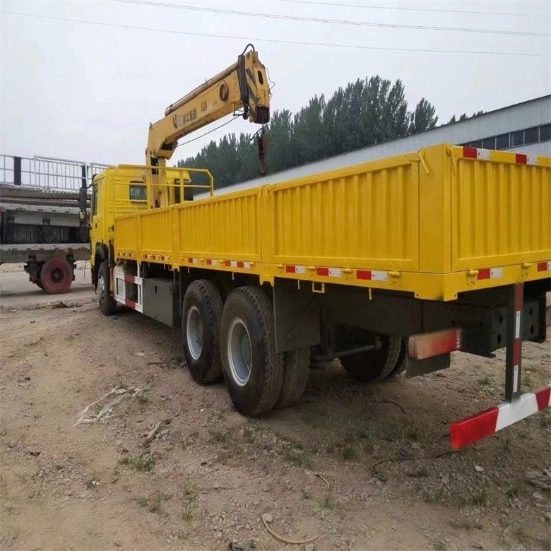 मूल हाइड्रोलिक सिलेंडर के साथ Sinotruk WD615 इंजन मॉडल 10 टन ट्रक घुड़सवार क्रेन