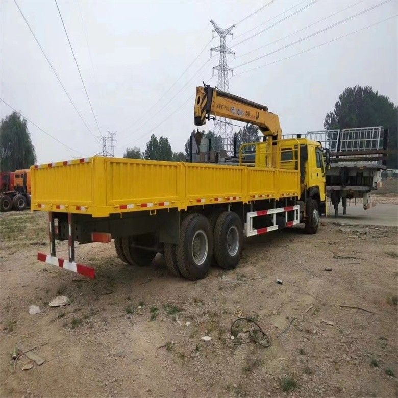 मूल हाइड्रोलिक सिलेंडर के साथ Sinotruk WD615 इंजन मॉडल 10 टन ट्रक घुड़सवार क्रेन