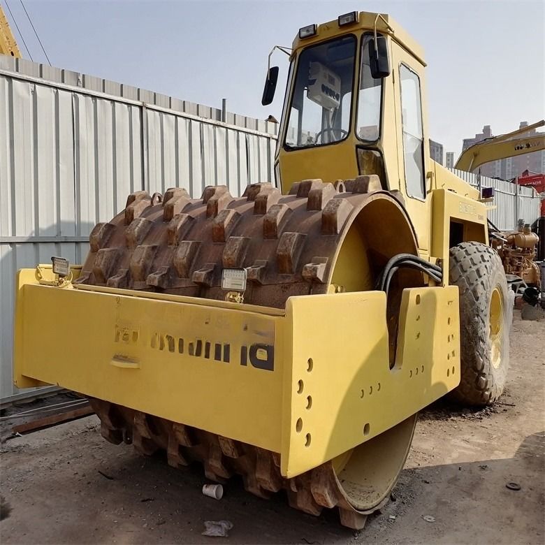 डीजल इंजन रोड पैव्हिंग Bomag BW217D-2 प्रयुक्त सिंगल ड्रम भेड़ पैर हाइड्रोलिक रोड रोलर
