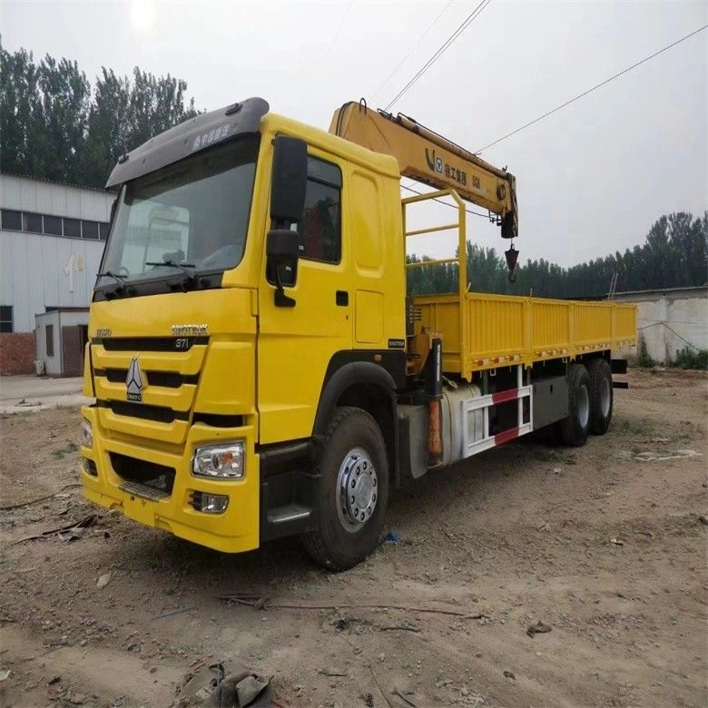 मूल हाइड्रोलिक सिलेंडर के साथ Sinotruk WD615 इंजन मॉडल 10 टन ट्रक घुड़सवार क्रेन