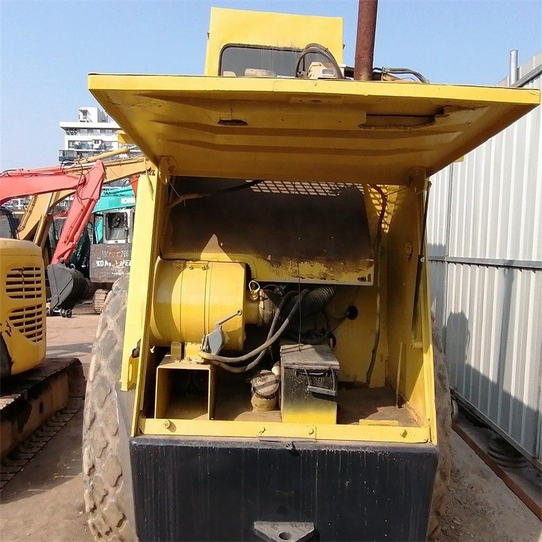 डीजल इंजन रोड पैव्हिंग Bomag BW217D-2 प्रयुक्त सिंगल ड्रम भेड़ पैर हाइड्रोलिक रोड रोलर