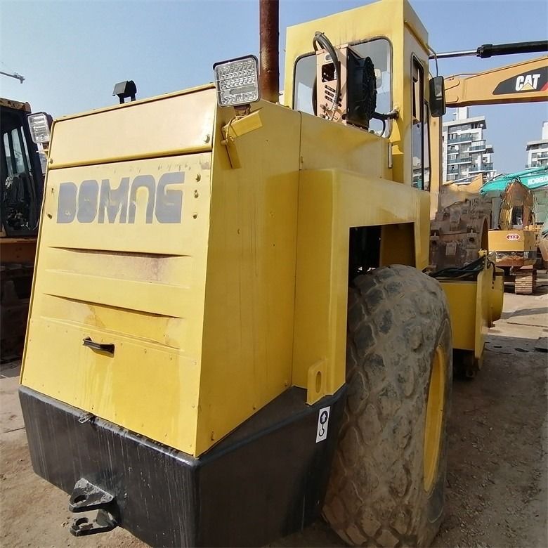 डीजल इंजन रोड पैव्हिंग Bomag BW217D-2 प्रयुक्त सिंगल ड्रम भेड़ पैर हाइड्रोलिक रोड रोलर