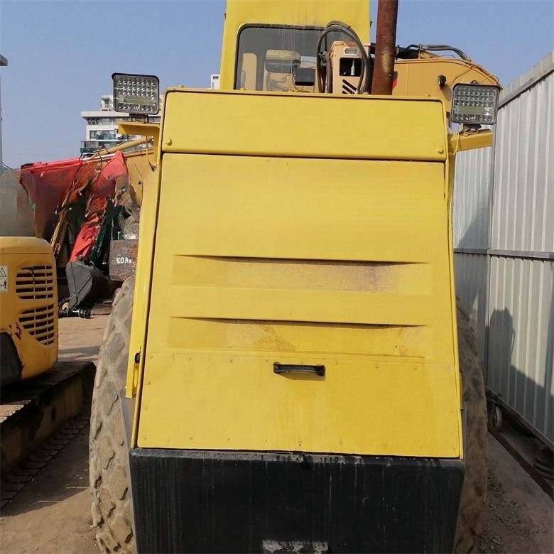 डीजल इंजन रोड पैव्हिंग Bomag BW217D-2 प्रयुक्त सिंगल ड्रम भेड़ पैर हाइड्रोलिक रोड रोलर