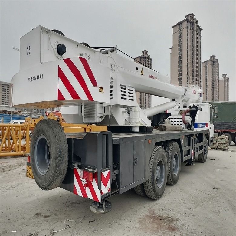 इस्तेमाल किया हुआ Zoomlion QY25V 20 टन व्हील मोबाइल ट्रक क्रेन 3000-4000 कार्य घंटों के साथ