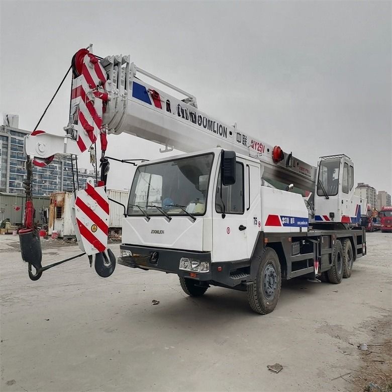 इस्तेमाल किया हुआ Zoomlion QY25V 20 टन व्हील मोबाइल ट्रक क्रेन 3000-4000 कार्य घंटों के साथ