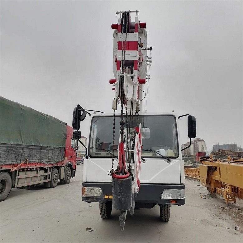 इस्तेमाल किया हुआ Zoomlion QY25V 20 टन व्हील मोबाइल ट्रक क्रेन 3000-4000 कार्य घंटों के साथ