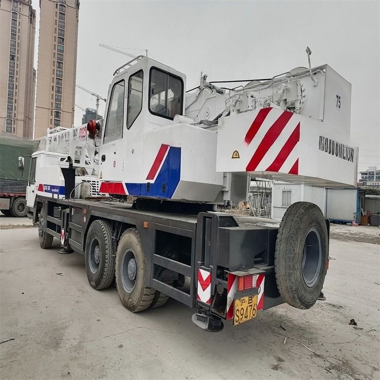 इस्तेमाल किया हुआ Zoomlion QY25V 20 टन व्हील मोबाइल ट्रक क्रेन 3000-4000 कार्य घंटों के साथ