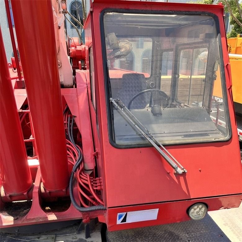 139.8kw सकल शक्ति तादानो TR-500EX 50 टन क्षमता और 250 लीटर ईंधन क्षमता के साथ प्रयुक्त क्रेन