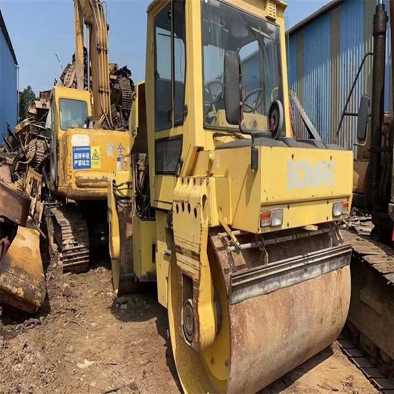 10 टन परिचालन भार इस्तेमाल किया BOMAG BW 202 AHD-2 रोड रोलर और प्रदर्शन की गारंटी