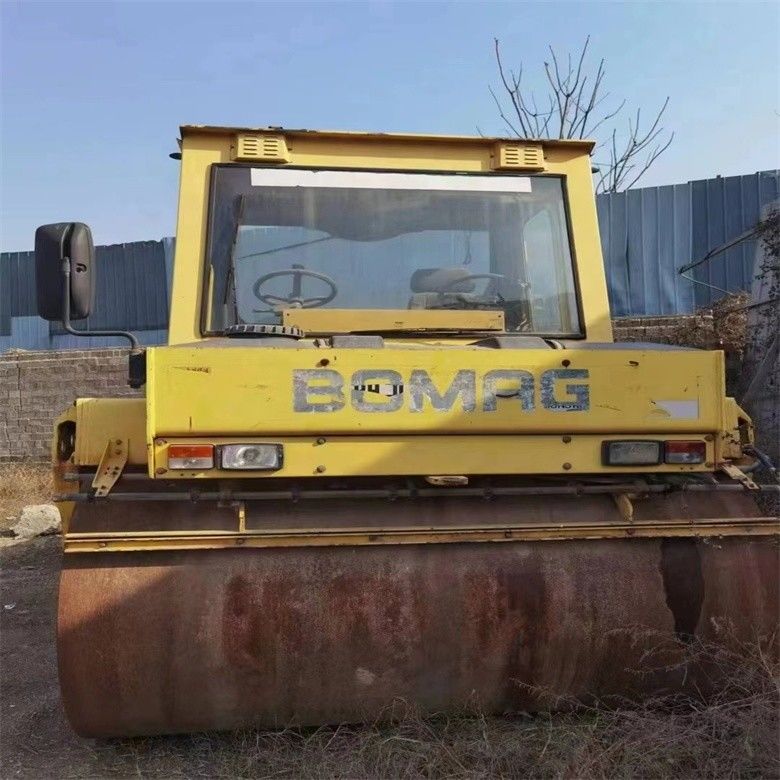 10 टन परिचालन भार इस्तेमाल किया BOMAG BW 202 AHD-2 रोड रोलर और प्रदर्शन की गारंटी