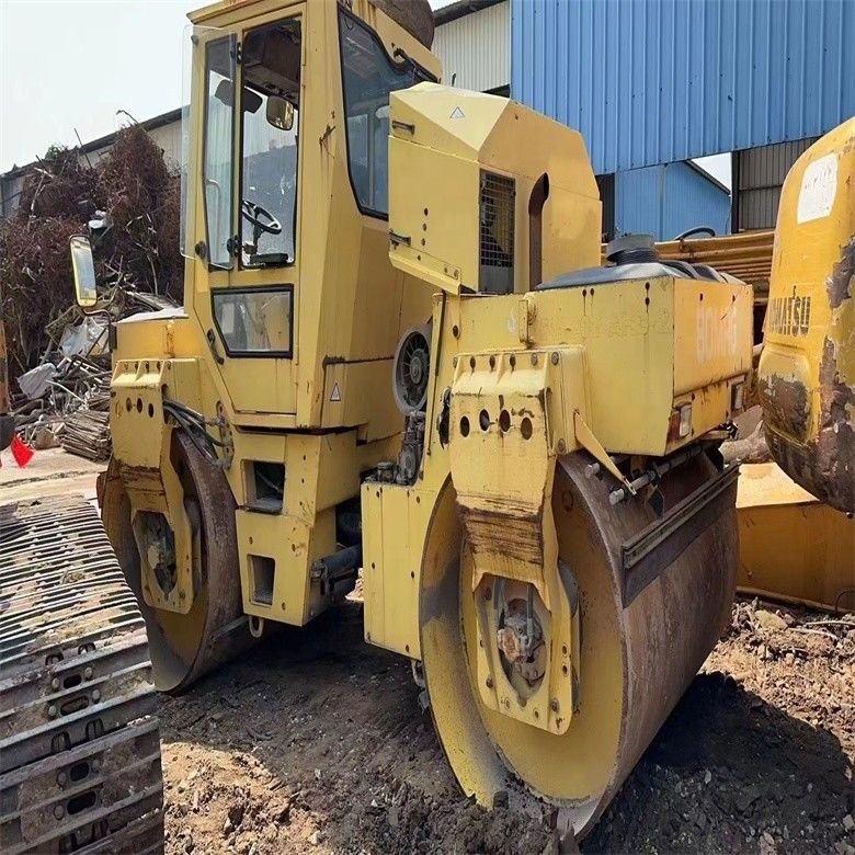 10 टन परिचालन भार इस्तेमाल किया BOMAG BW 202 AHD-2 रोड रोलर और प्रदर्शन की गारंटी