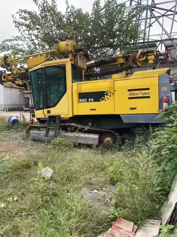 बिक्री के लिए प्रयुक्त एटलस कोप्को आरओसी एफ 9 रॉक ड्रिलिंग रिग। उच्च गुणवत्ता वाली सेकंड-हैंड एटलस कोप्को ड्रिलिंग मशीन