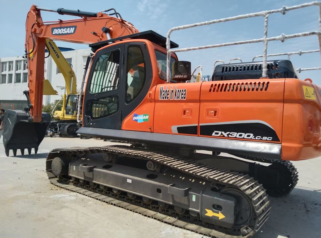 प्रयुक्त DOOSAN क्रॉलर खुदाई मशीन DX300LC-9C परिवहन ऊंचाई 3.475M उच्च प्रदर्शन