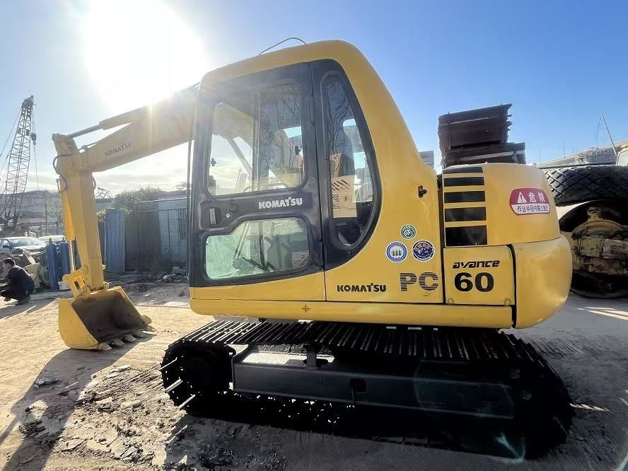 प्रयुक्त KOMATSU क्रॉलर एक्सकेवेटर PC60-7 सेकंड-हैंड KOMATSU PC60-7 ट्रैक एक्सकेवेटर खुदाई उपकरण