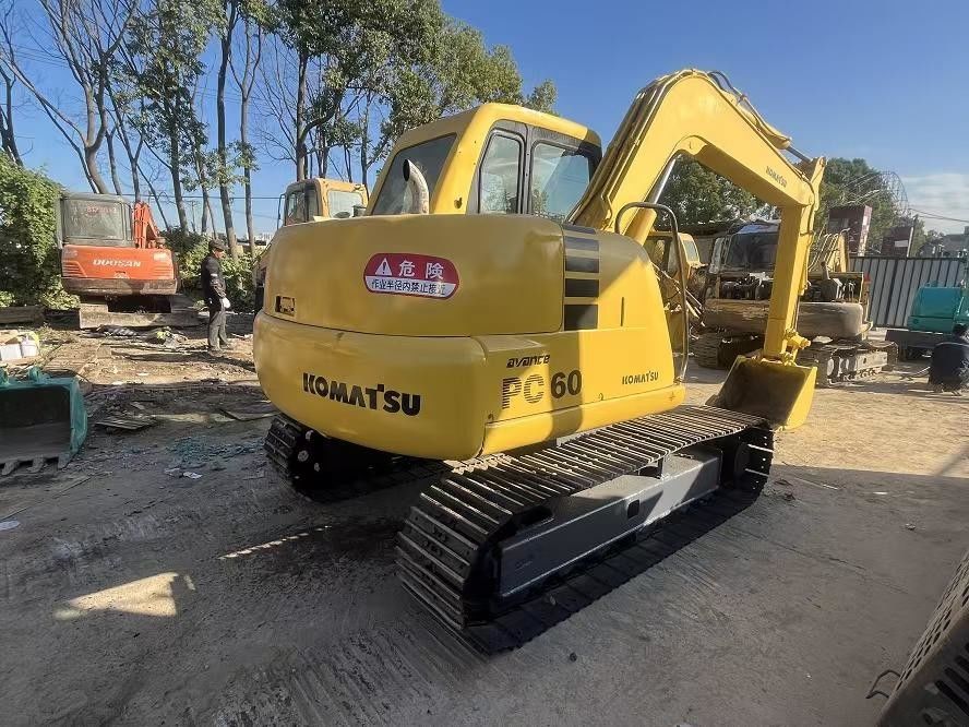 प्रयुक्त KOMATSU क्रॉलर एक्सकेवेटर PC60-7 सेकंड-हैंड KOMATSU PC60-7 ट्रैक एक्सकेवेटर खुदाई उपकरण