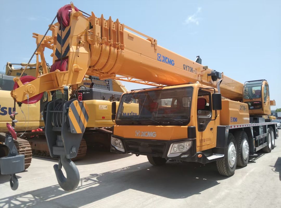 बिक्री के लिए इस्तेमाल किया XCMG 70 टन ट्रक क्रेन