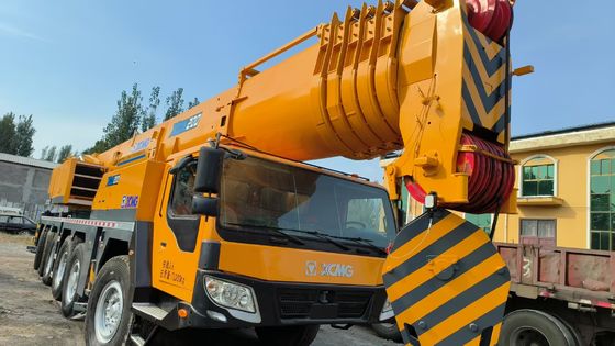 अच्छी हालत में 200 टन का उच्च गुणवत्ता वाला प्रयुक्त क्रेन